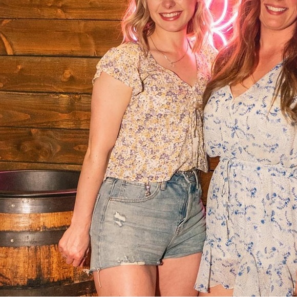 Wild fable ditsy floral flyaway top - Picture 4 of 4